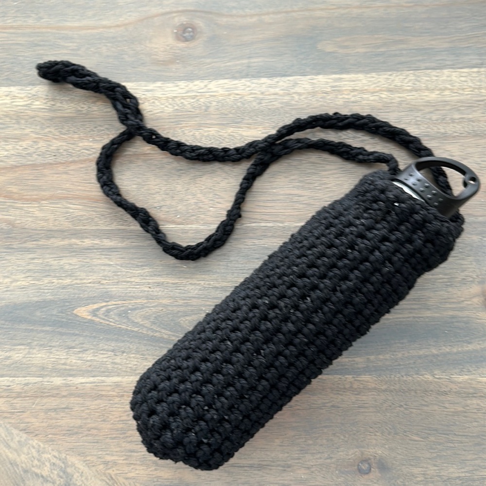 UNISEX Beautiful crochet hand-made shoulder bottle carrier. 100 % cotton.